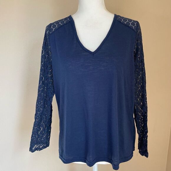 Shein| Medium| Soft|Crotchet knit| Floral - Picture 15 of 16